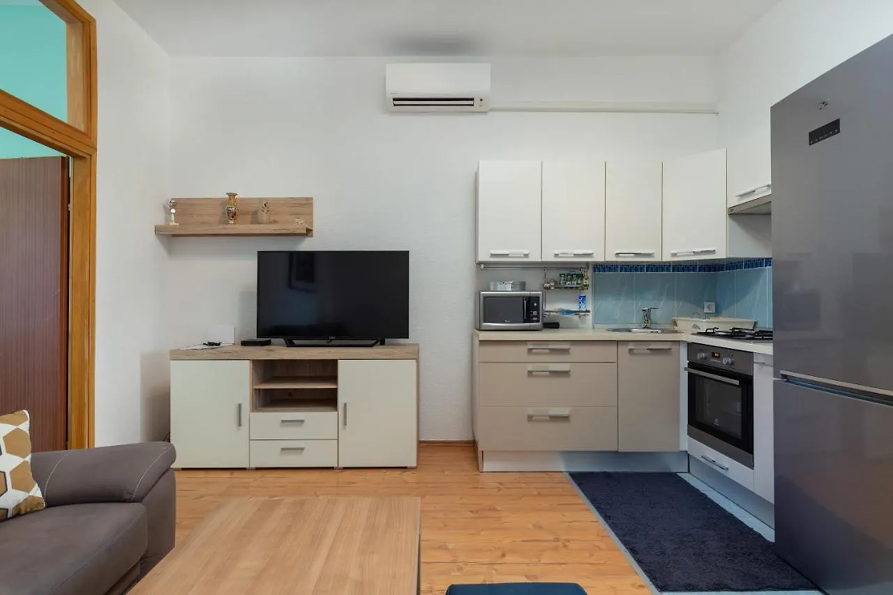 Top Central Apartments Pola 0*,  Croazia